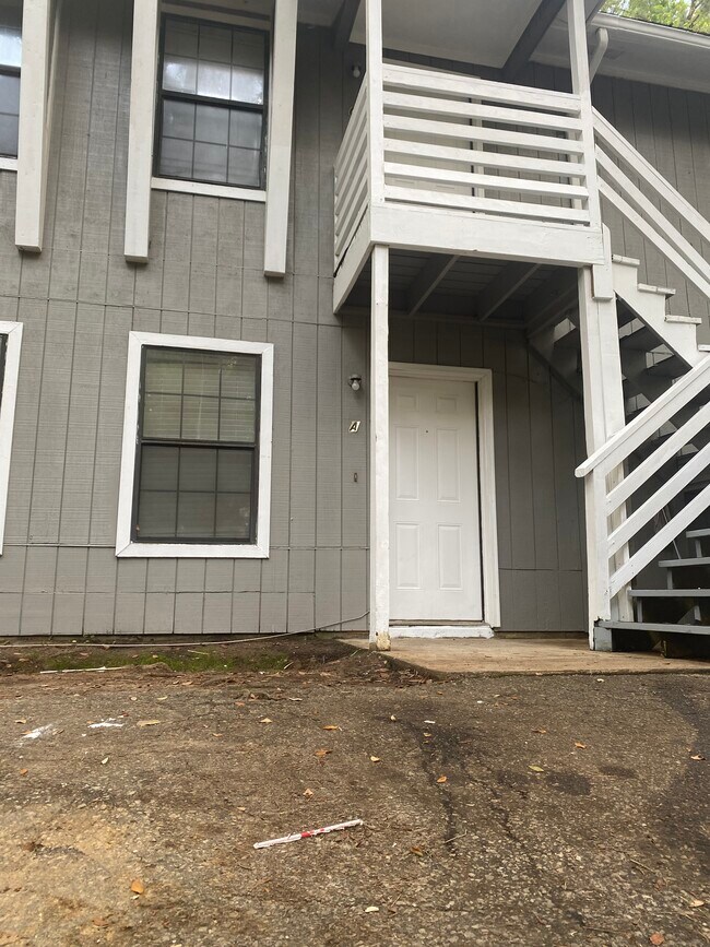 Building Photo - 1817 Sylvan Ct