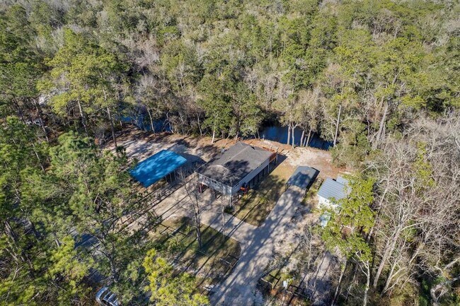 Building Photo - 437 Seminole Ln