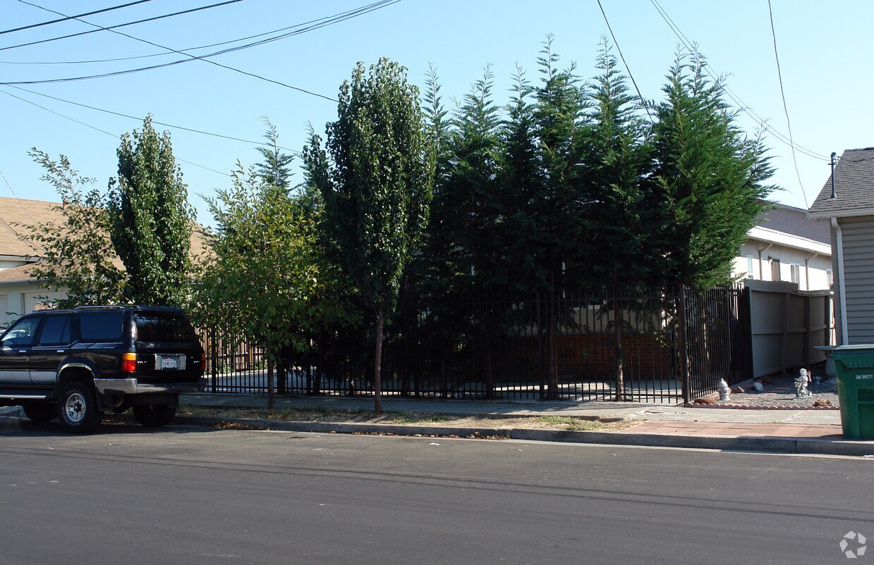 Building Photo - 1342 Garvin Ave
