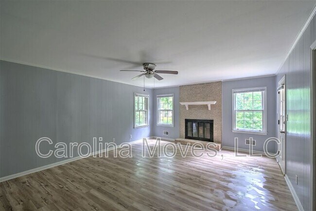 Photo - 1011 Miller Rd House