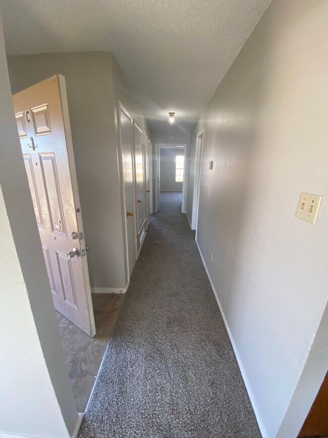 Building Photo - 5510 Brookview Ct