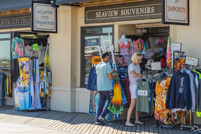 The boardwalk in Ducktown features many local boutiques for a day of shopping.