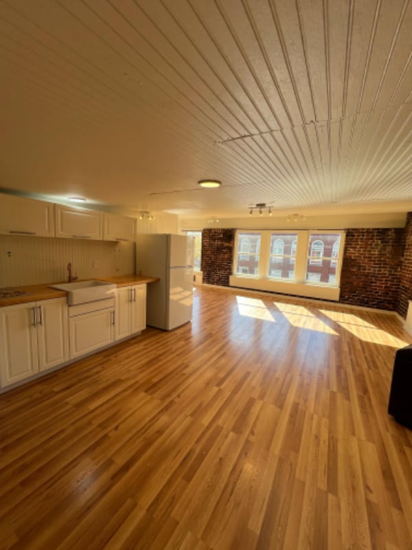 Foto del edificio - 119 W Main St