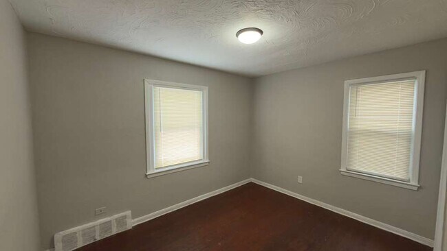 Foto del edificio - 19210 Revere St