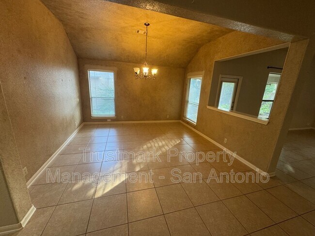 Building Photo - 450 Flippin Estates