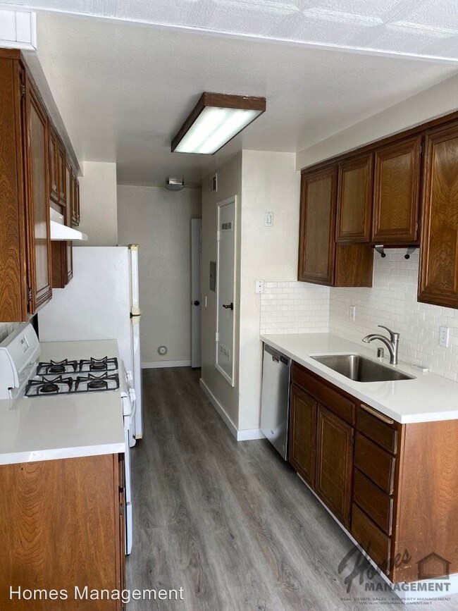 Building Photo - 2 br, 1 bath Apartment - 3610 Seacrest Way