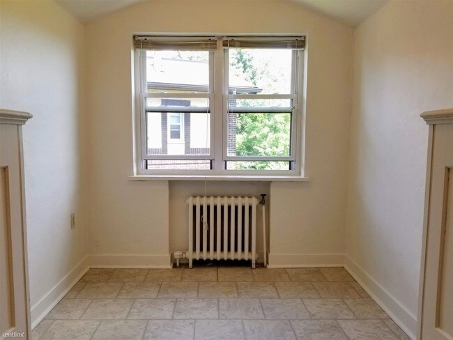 Foto del edificio - 1 br, 1 bath Apartment - 5700 Munhall Road #6