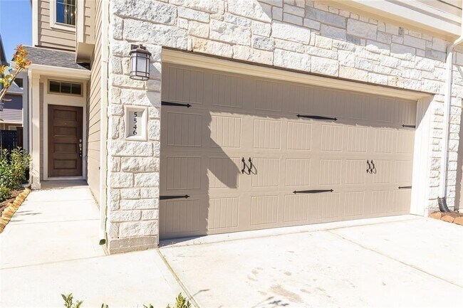 Foto del edificio - 5546 Sallow Bay Ln