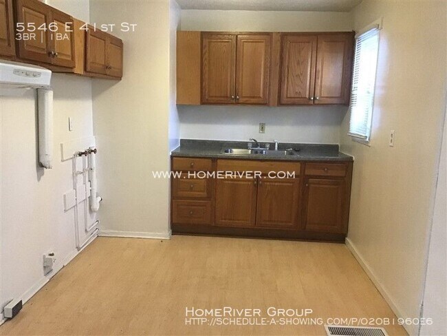 Building Photo - Charming 3 Be/1 Ba in Lawrence!