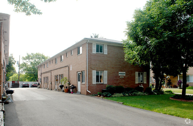 Building Photo - North Meadows