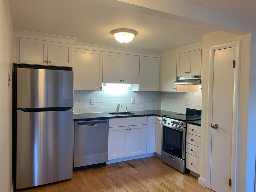 2 Old Colony Ln Unit 3, Arlington, MA 02476 Room for Rent in