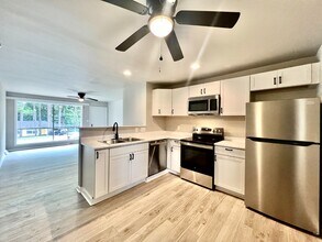Building Photo - 3201 Erskine Dr