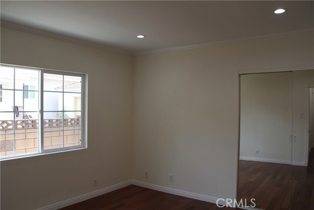 Foto del edificio - 930 E Magnolia Blvd