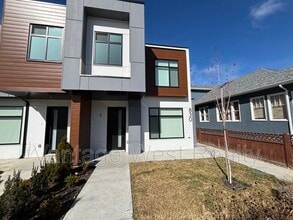 Building Photo - 830-830 Lawson Ave