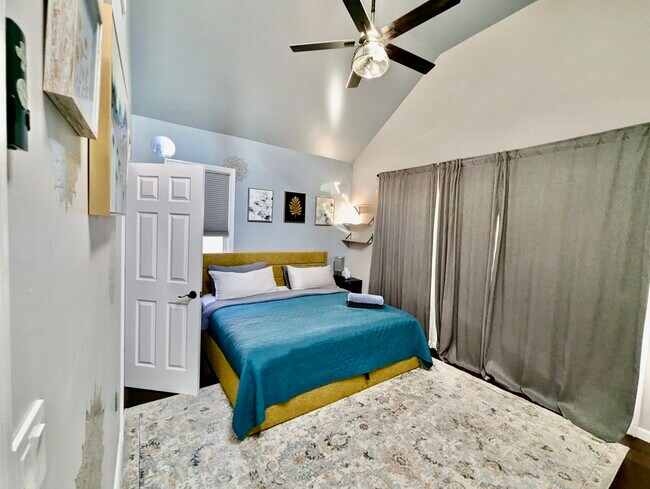 Master bedroom - 4731 Beach 47th St