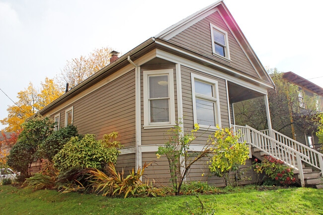 Building Photo - North Williams/Alberta St- Adorable 2 Bedr...