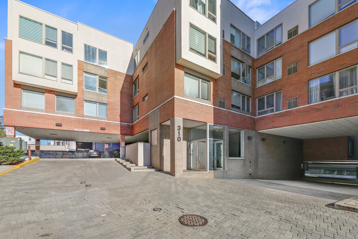 310 Cliff Ln, Cliffside Park, NJ 07010 Condo for Rent in Cliffside Park, NJ