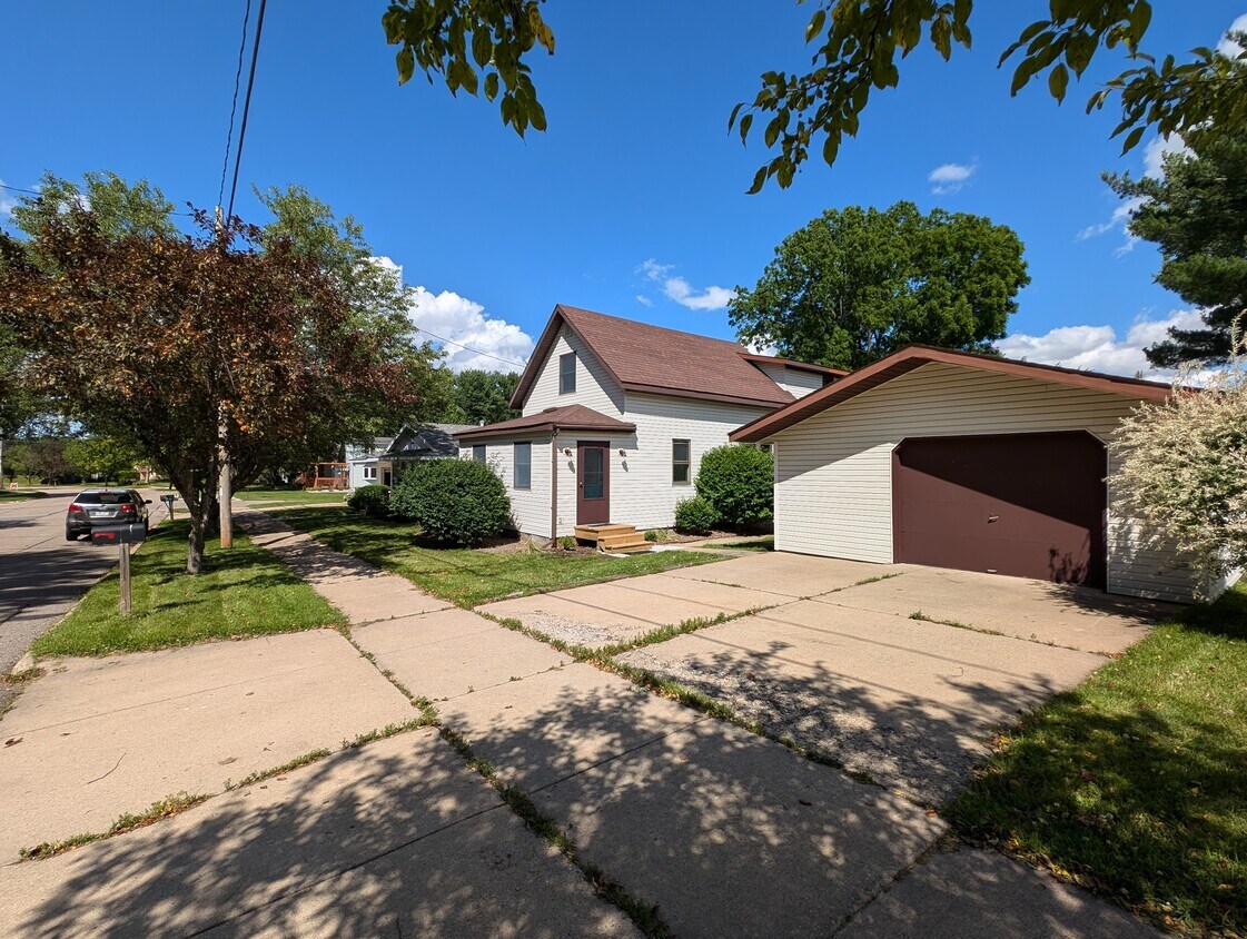 Primary Photo - 507 N Walnut Ave