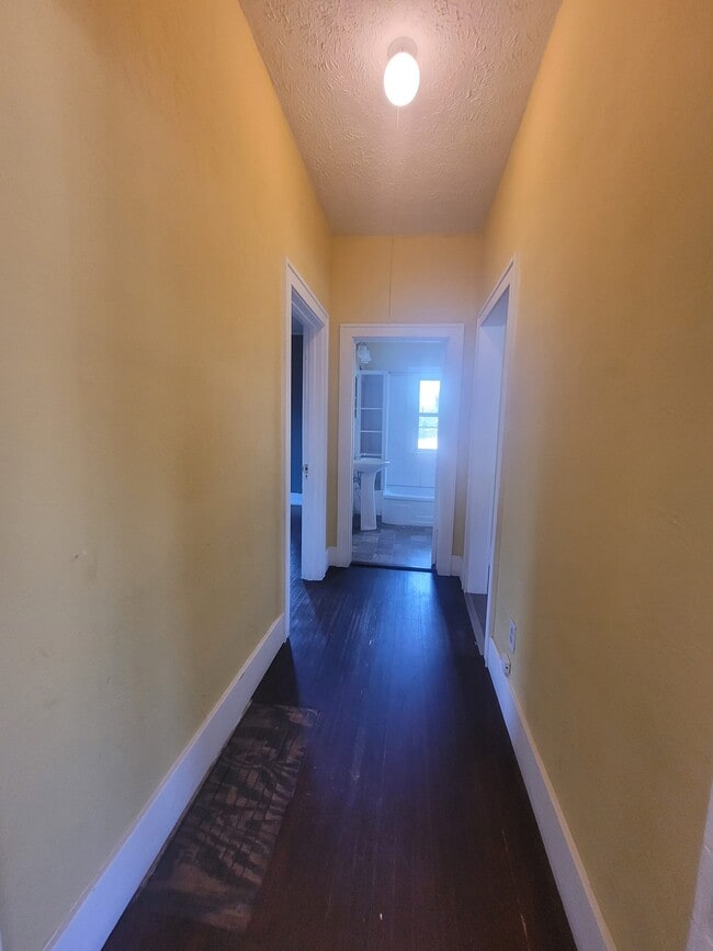 Foto del edificio - 915 W 3rd St