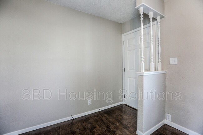 Building Photo - 1215 N Cedarcrest Dr