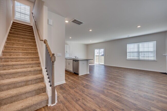 Foto del edificio - 587 King Clover Ln