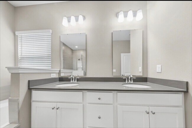 Building Photo - 6334 Starlight Dr