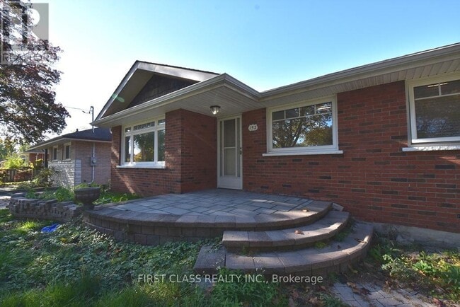 Building Photo - 152 Eastmount St