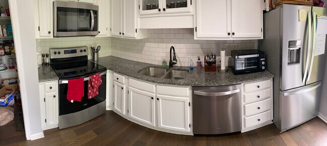 Foto del edificio - 2104 Pine Heights Dr NE
