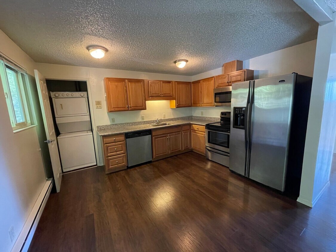 Foto principal - Updated 2-Bed with Washer/Dryer, Dishwasher