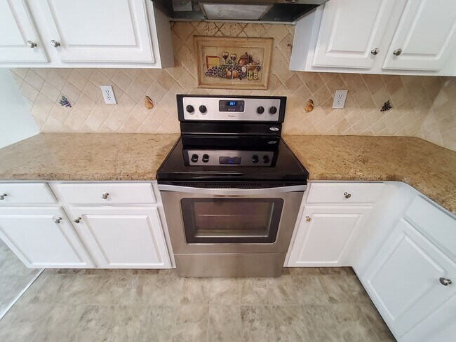 Building Photo - 3 BR 2 BA located in South Charlotte in St...