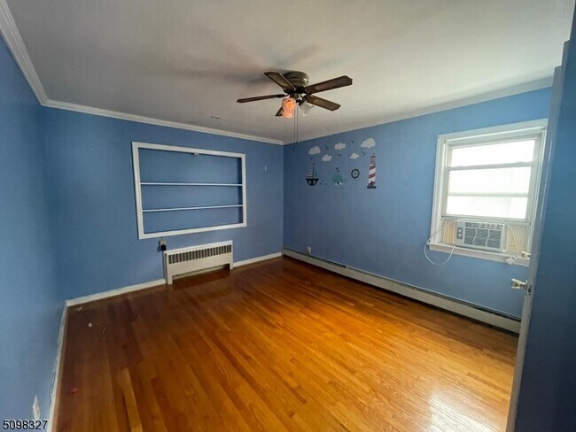 Building Photo - 410 N 11th St