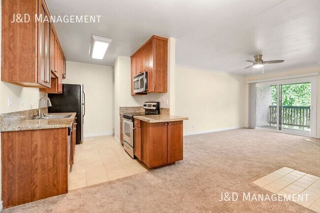 Building Photo - Upper Unit in Cantabria Community w/Washer...