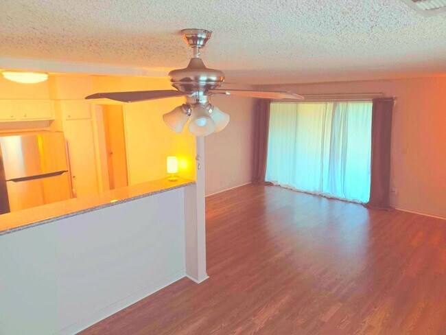 Building Photo - 1190 S Winery Ave