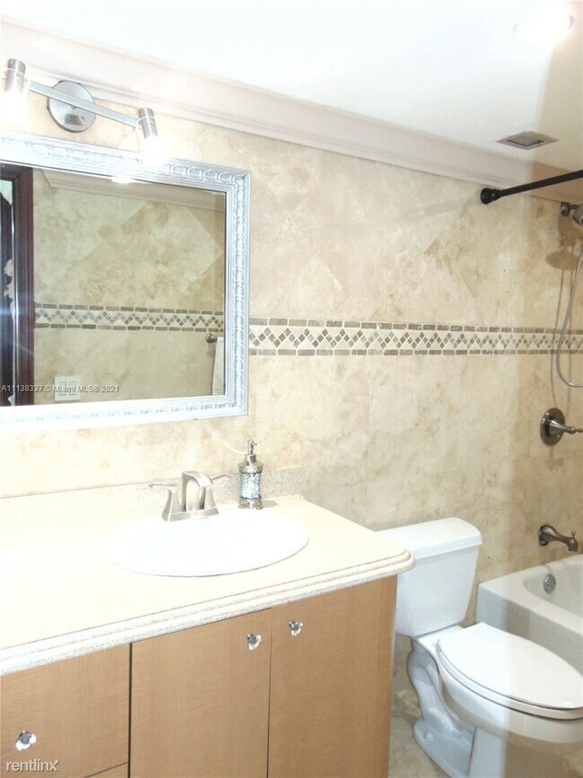 Building Photo - 1351 NE Miami Gardens Dr