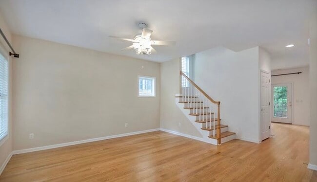 Building Photo - 148 Burnet St