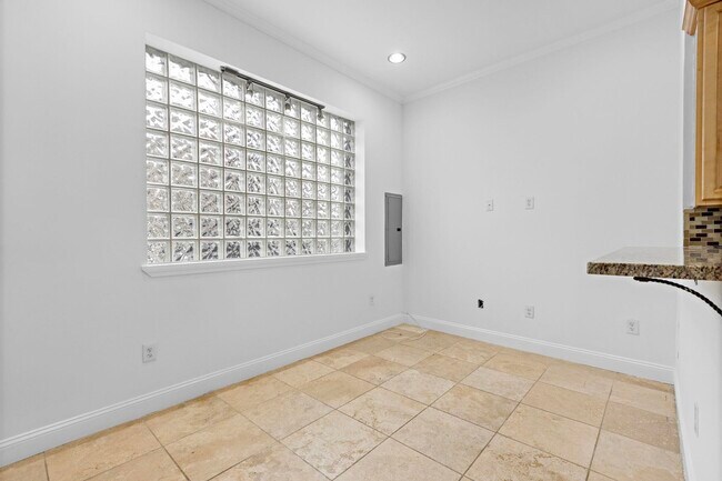 Foto del edificio - 403A Park Ave