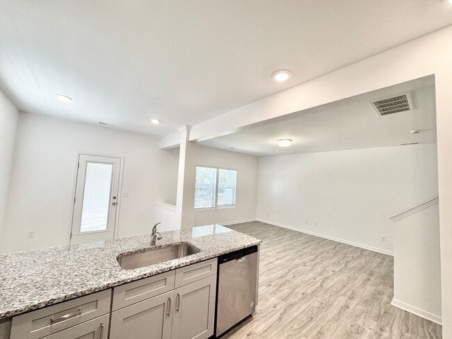 Building Photo - Available December 8th — Beautiful & Spacious 3BR/2.5BA Home minutes from shopping and  I-85