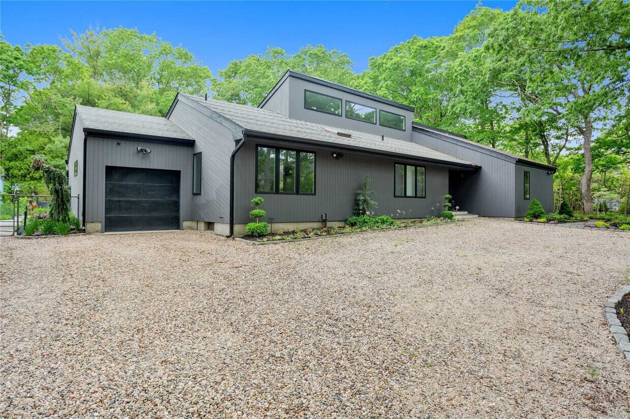 Primary Photo - 3 Blueberry Ln