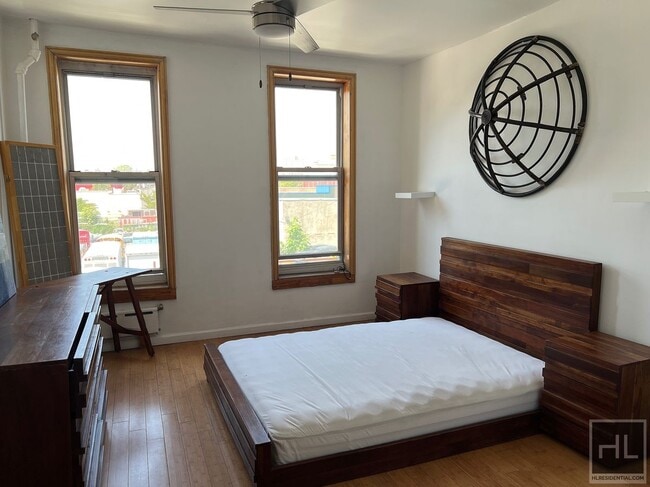 Building Photo - 1.5BR 1BA Red Hook Loft Style Railroad Apa...