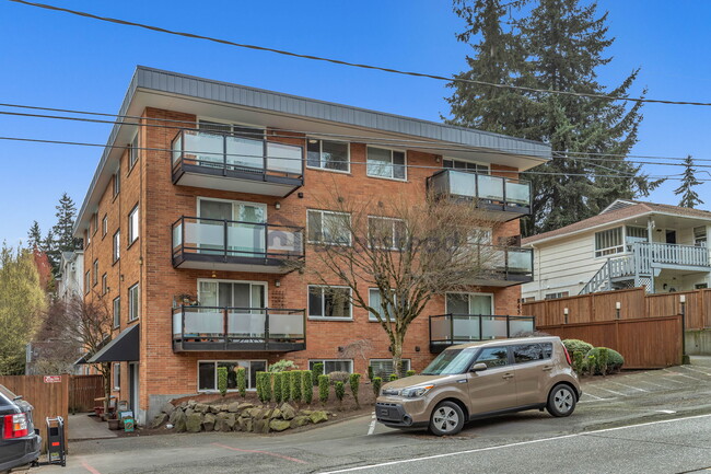 Building Photo - 845 NE 125th St