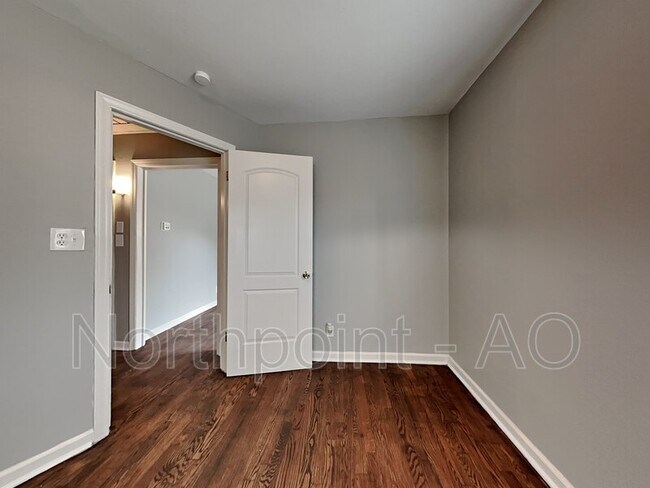 Foto del edificio - 5616 E 102nd St