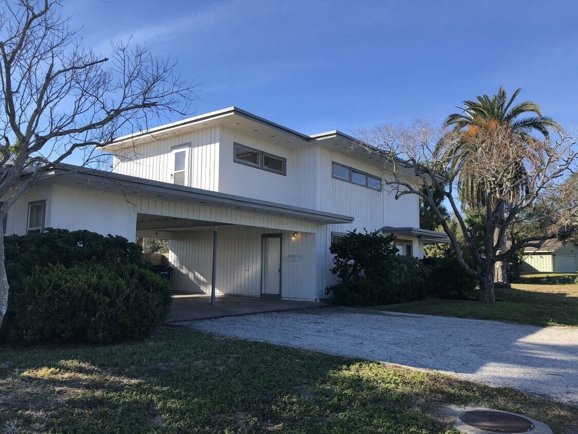Primary Photo - 3 br, 2 bath House - 6073 Edgewater Dr