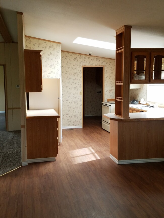 Building Photo - 649 Linda Ln