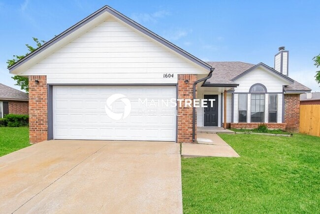 4 Bedroom Pet-Friendly Home in MIDWEST CITY, OK with Main Street Renewal - 4 Bedroom Pet-Friendly Home in MIDWEST CITY, OK with Main Street Renewal