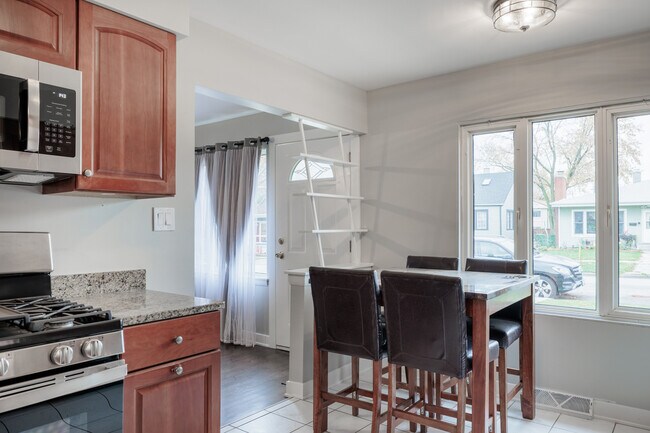 Building Photo - 5318 S 74th Ave