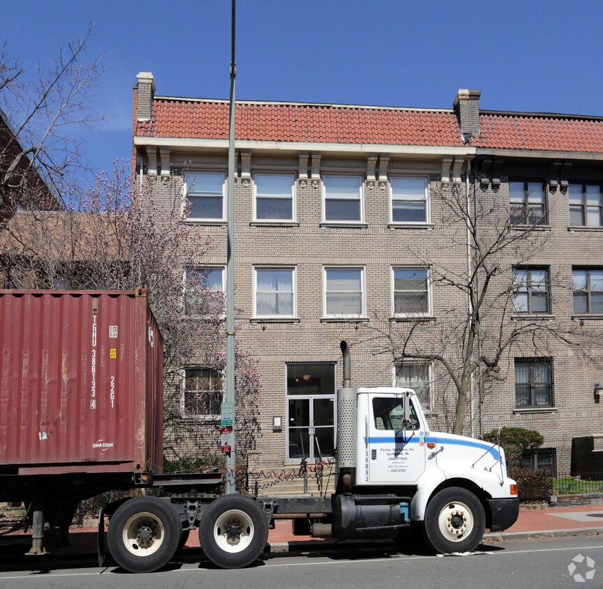 Building Photo - 1725 T St NW