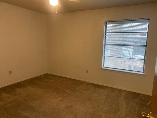 Building Photo - 4928 Diaz Ave