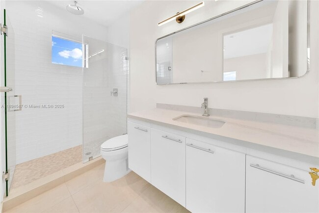Building Photo - 530 SW 11th Ave