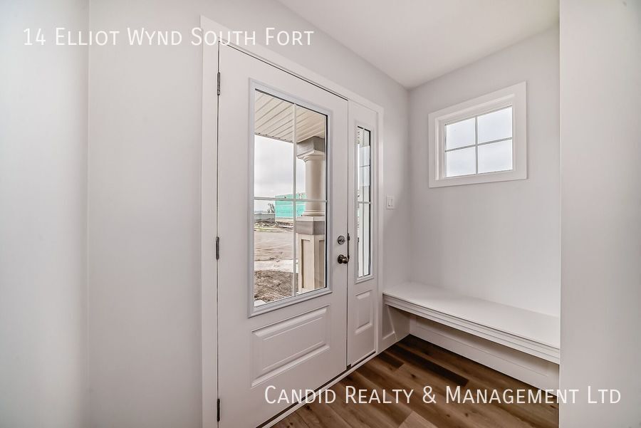 Building Photo - 3-bedroom End Unit Townhouse For Rent