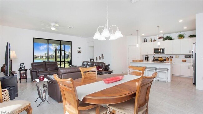 Foto del edificio - 18271 Ridgeline Dr